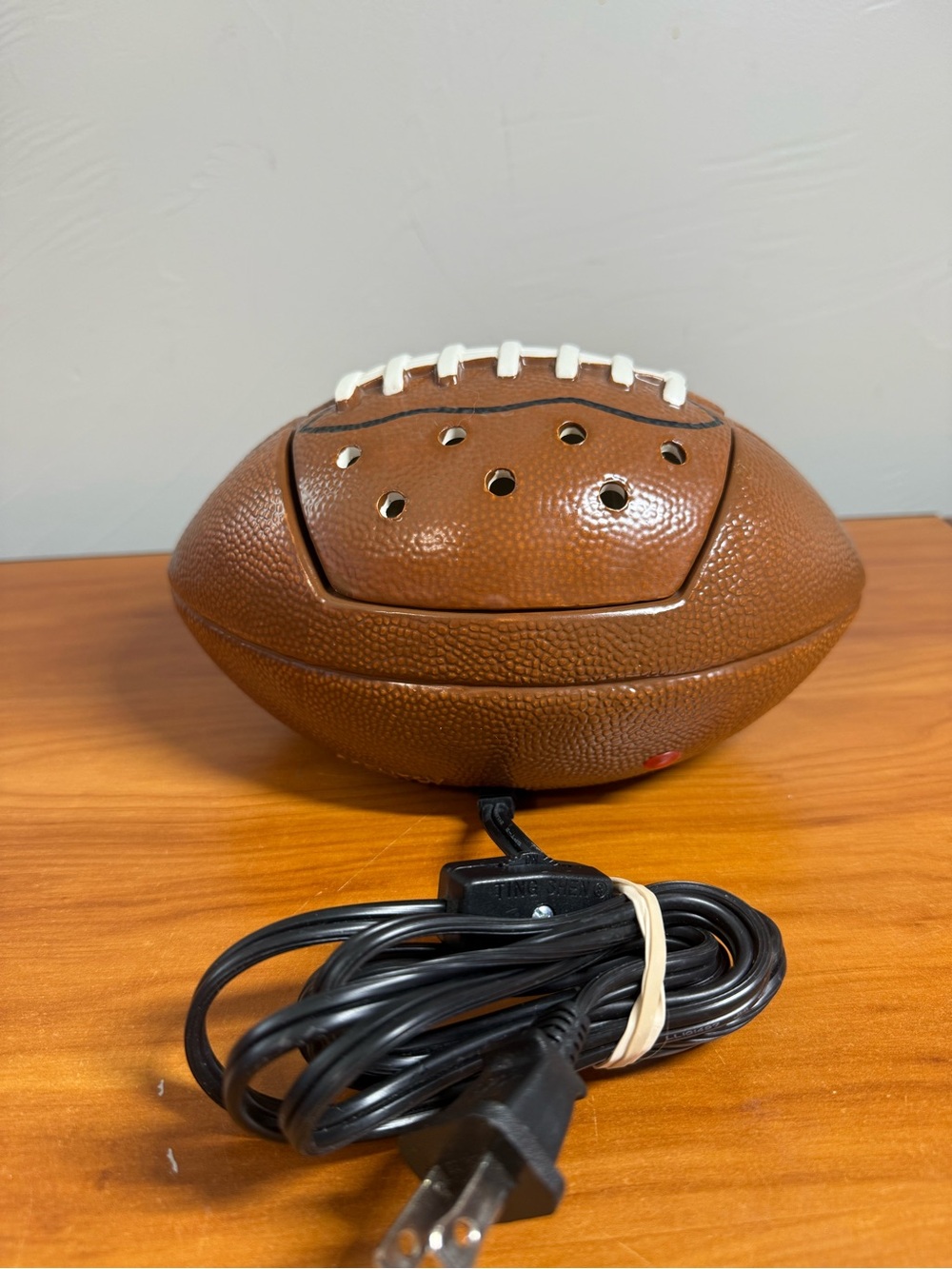Scentsy First Down Football Warmer Candle Wax Tested Working No Box - Picture 5 of 5